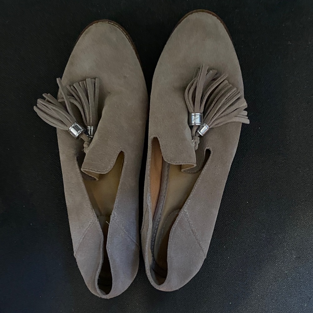 Franco Sarto Hadden Tassel Loafers in Taupe Size 6.5